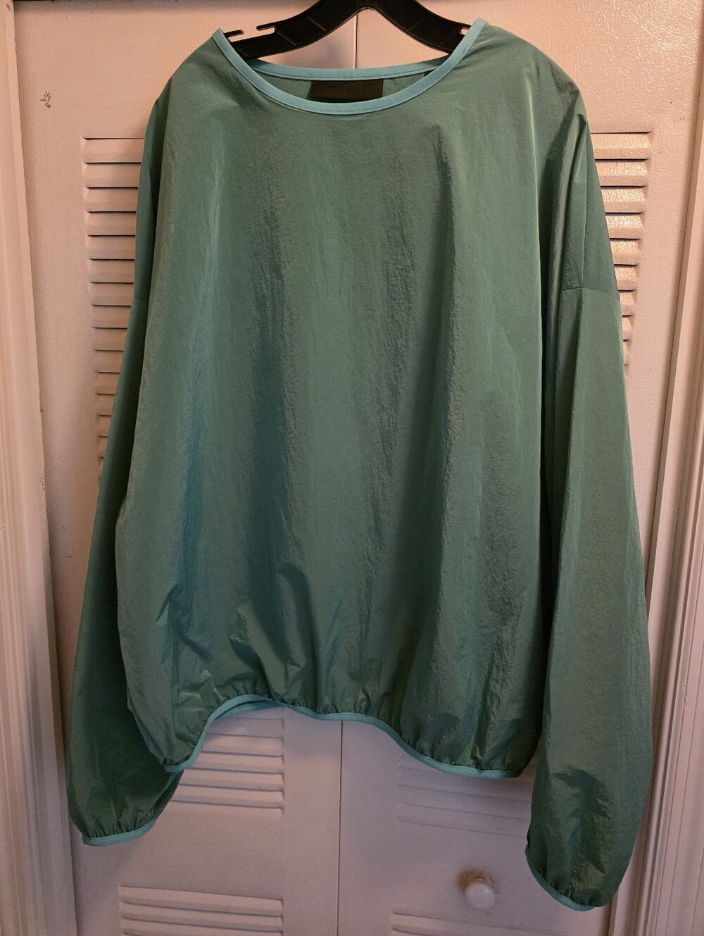 Light Teal Pullover Windbreaker Top.....slight tear Inside That Can Be Sewed In